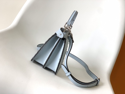 フェンディバッグ側面デザイン